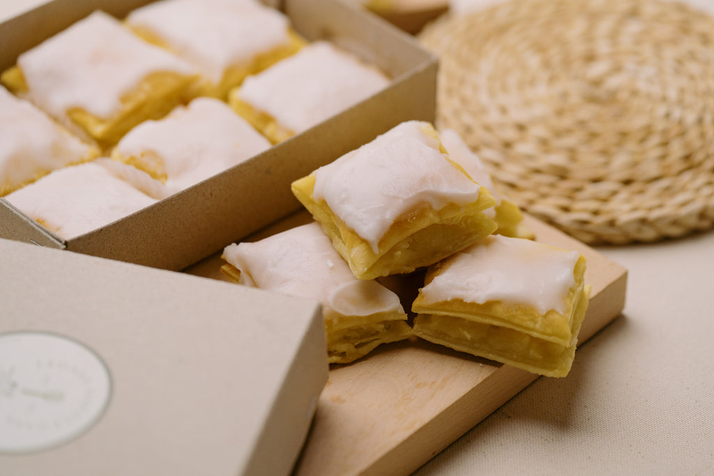 Six-piece Leones Napoleones box for a first taste or small gift